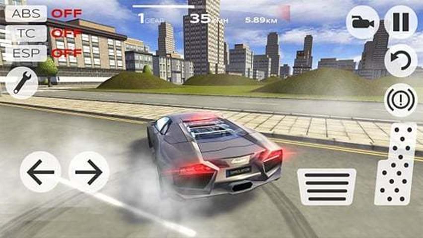 Racing in Car Battle